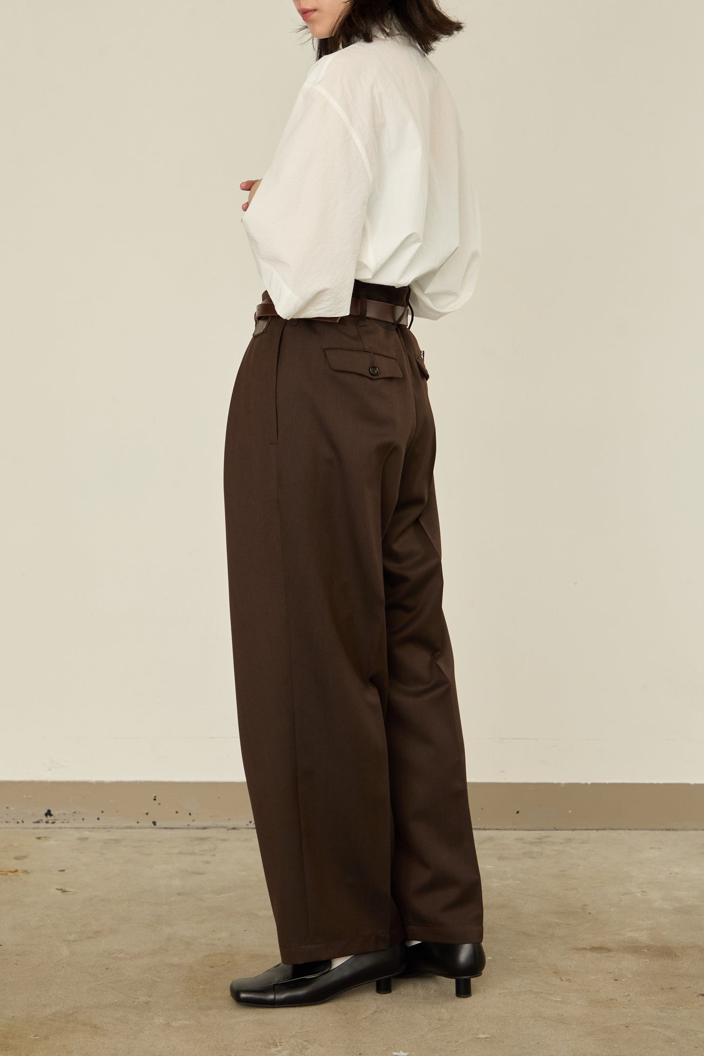 i'm here : UN(I)FORM : " ONE " TUCK PANTS