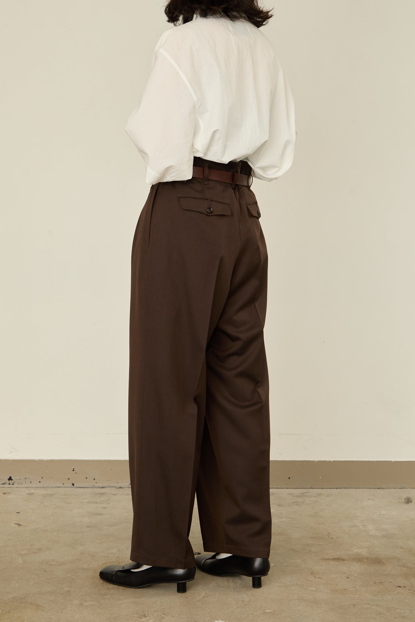 i'm here : UN(I)FORM : " ONE " TUCK PANTS
