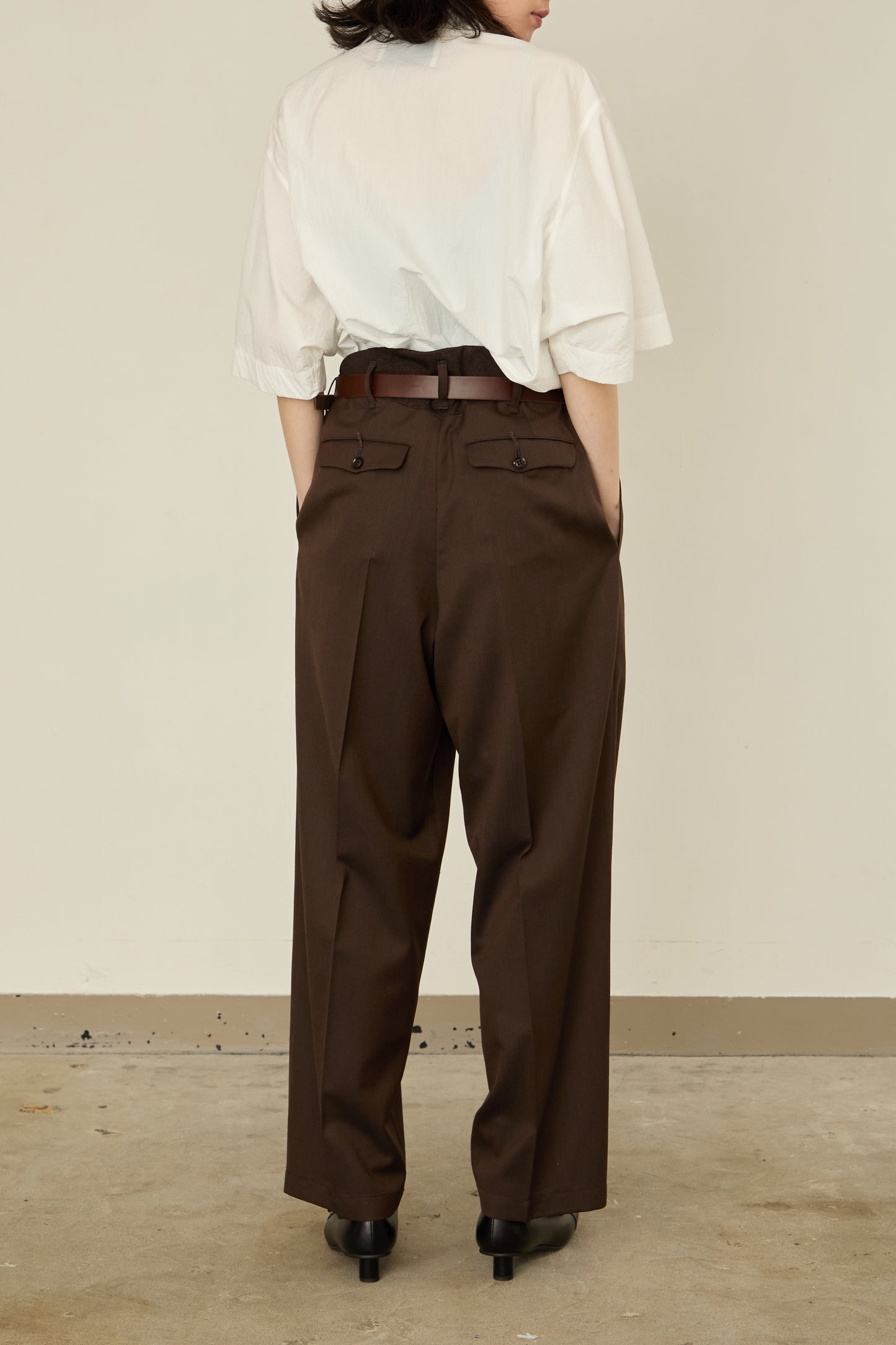 i'm here : UN(I)FORM : " ONE " TUCK PANTS