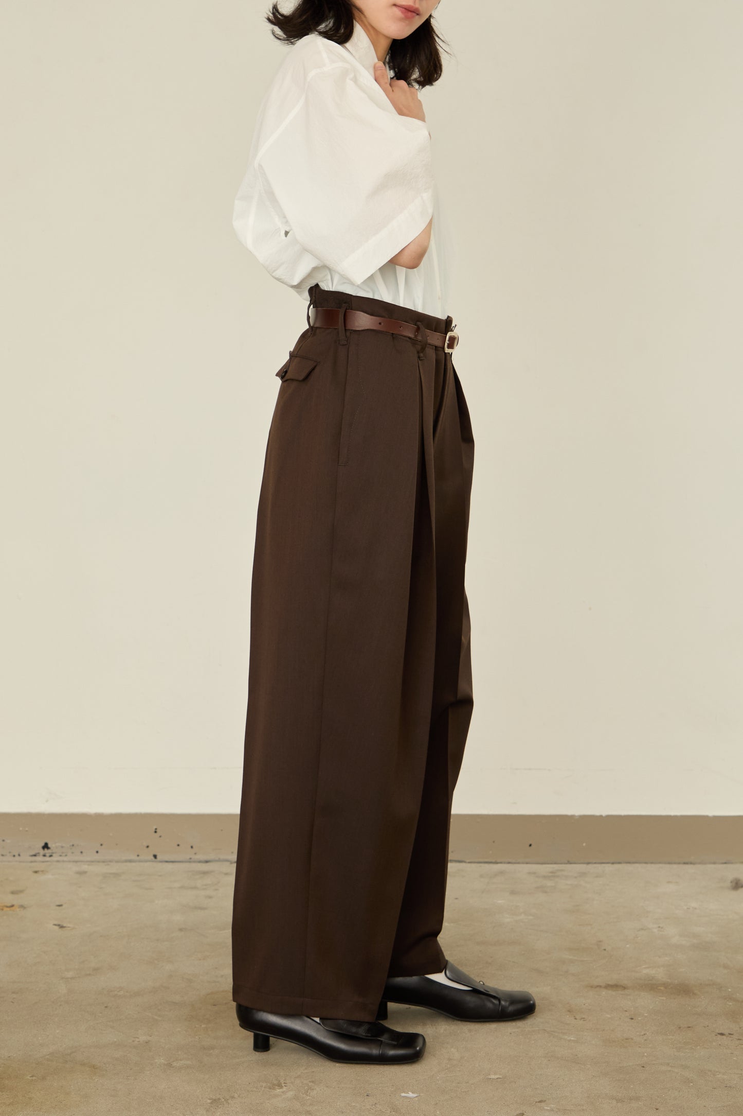 i'm here : UN(I)FORM : " ONE " TUCK PANTS