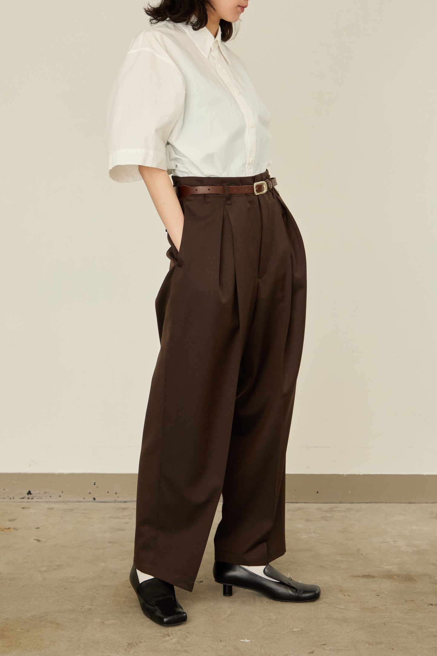 i'm here : UN(I)FORM : " ONE " TUCK PANTS