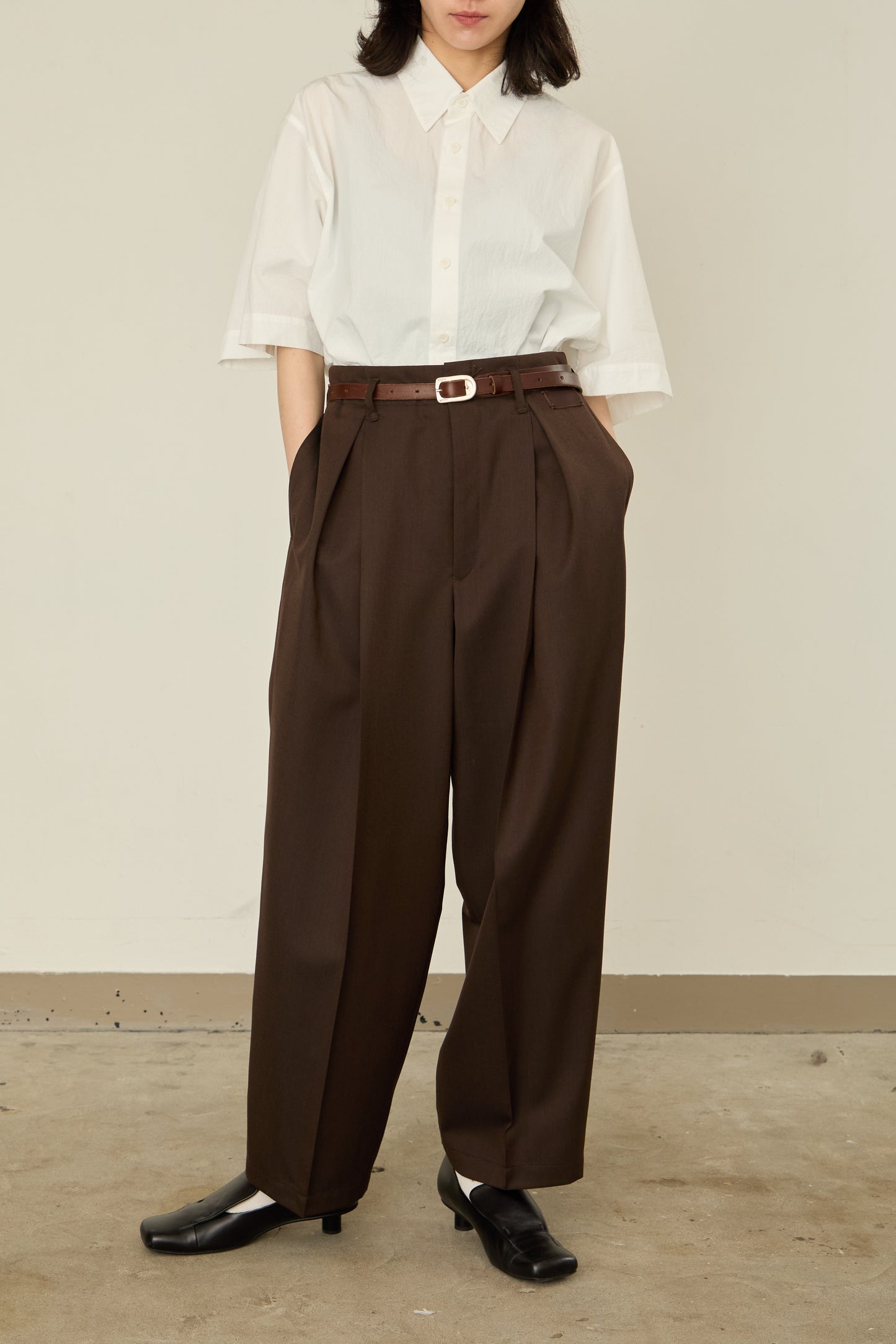 i'm here : UN(I)FORM : " ONE " TUCK PANTS