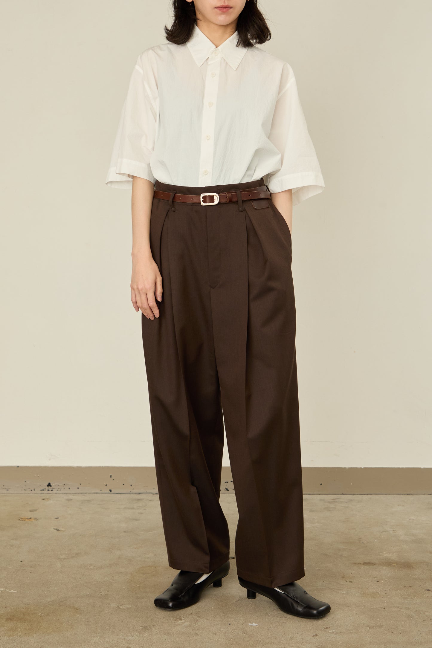 i'm here : UN(I)FORM : " ONE " TUCK PANTS