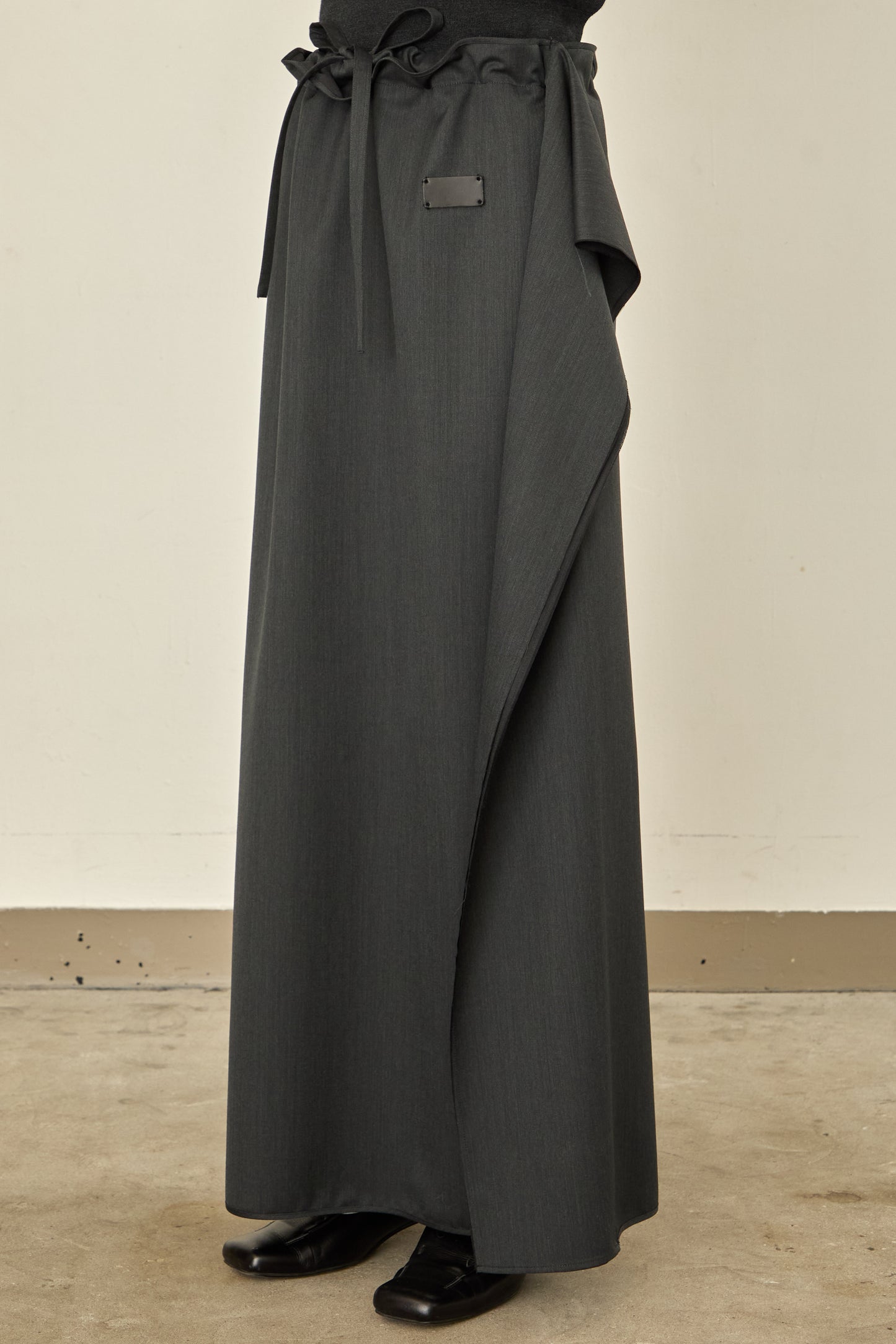 i'm here : UN(I)FORM : " FLAT " SKIRT