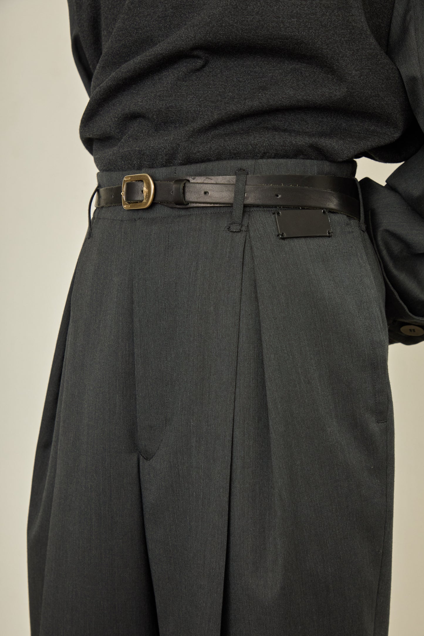 i'm here : UN(I)FORM : " ONE " TUCK PANTS