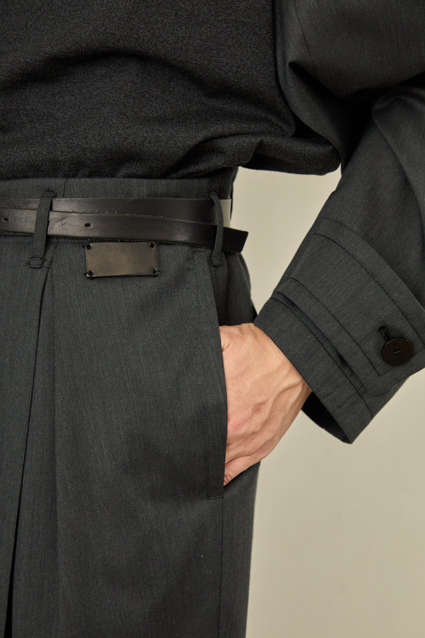 i'm here : UN(I)FORM : " ONE " TUCK PANTS