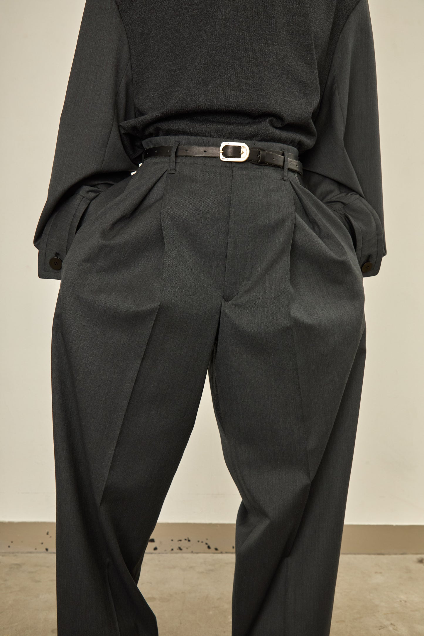 i'm here : UN(I)FORM : " ONE " TUCK PANTS