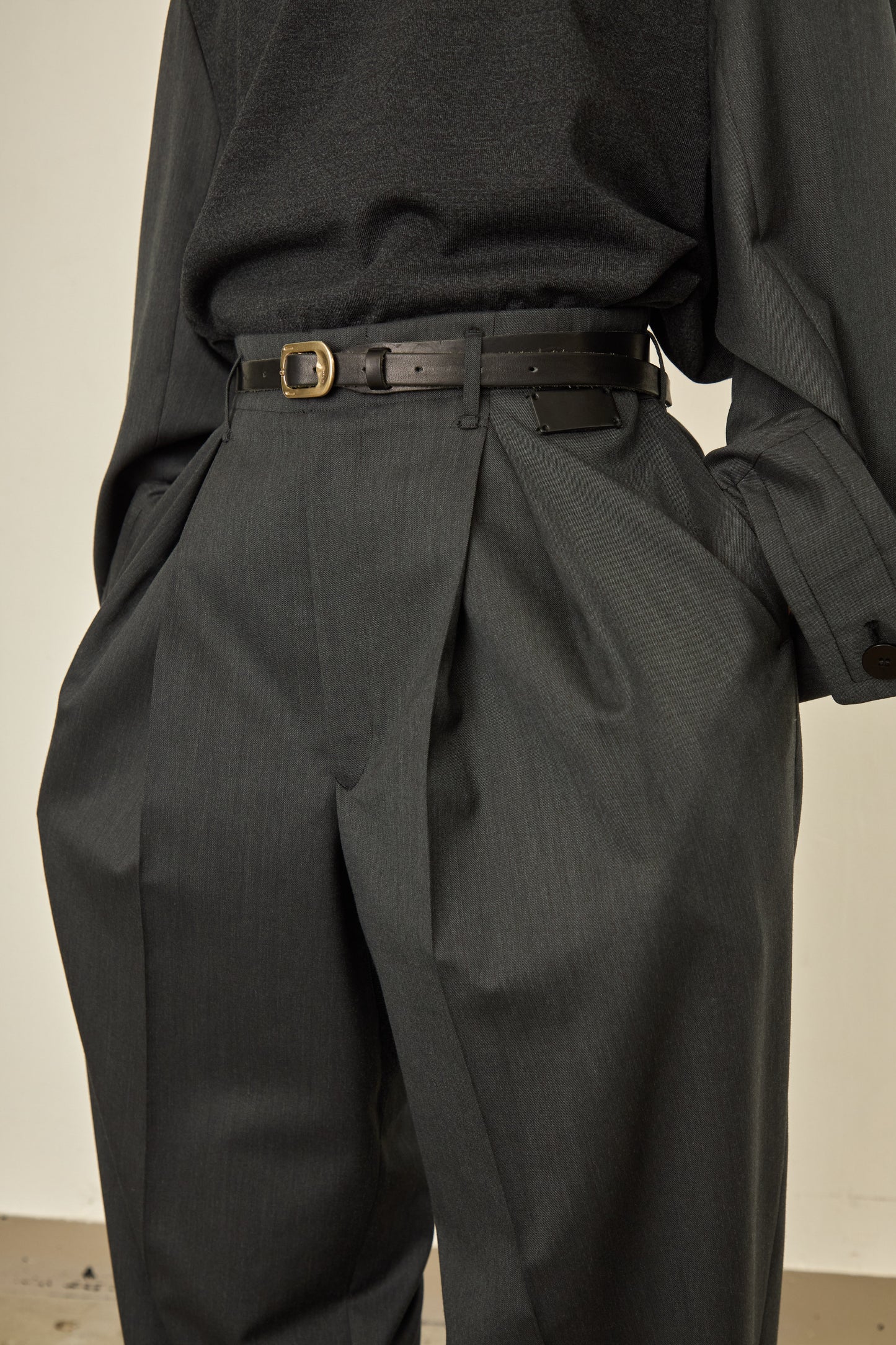 i'm here : UN(I)FORM : " ONE " TUCK PANTS