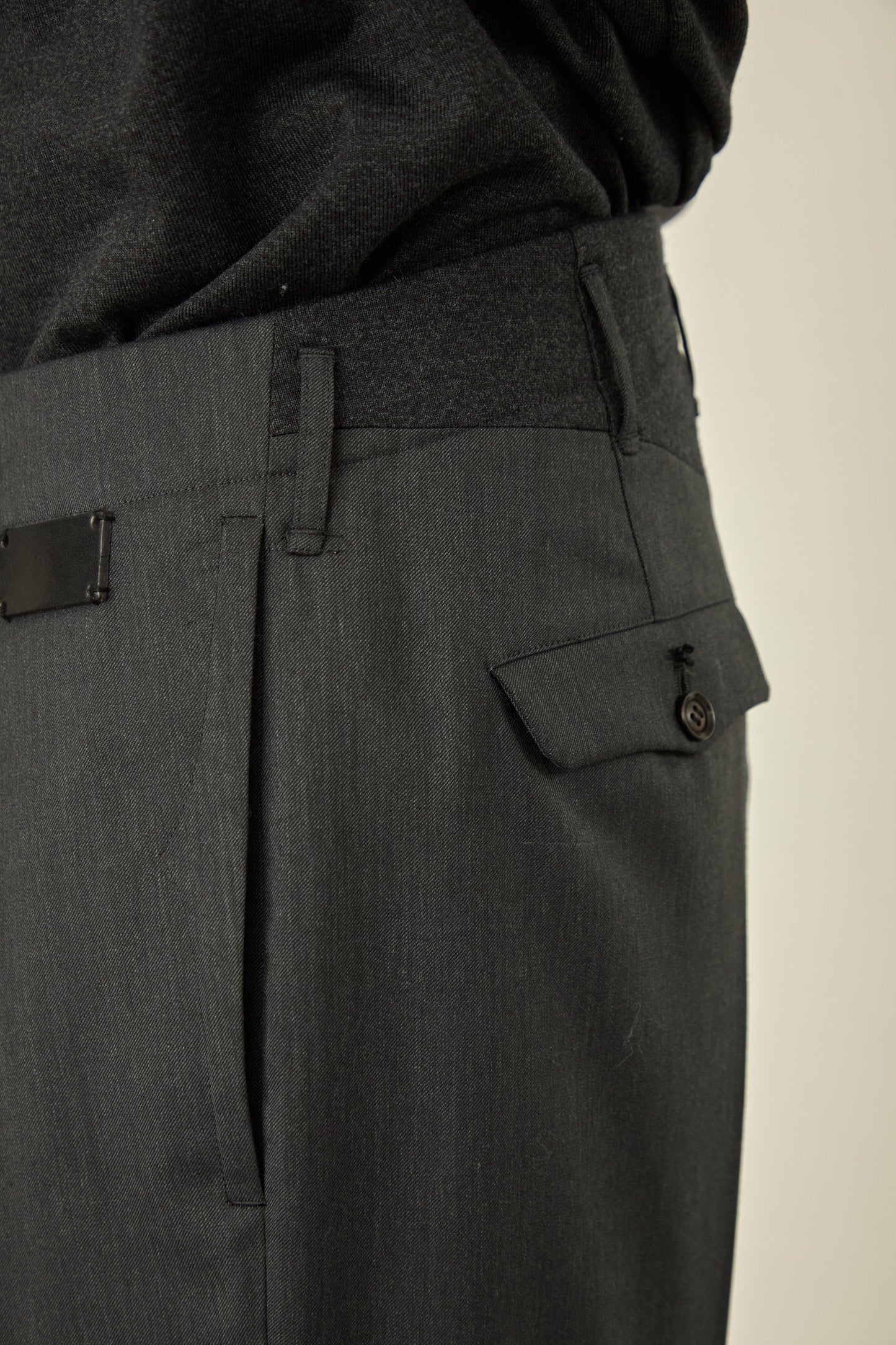 i'm here : UN(I)FORM : " ONE " TUCK PANTS