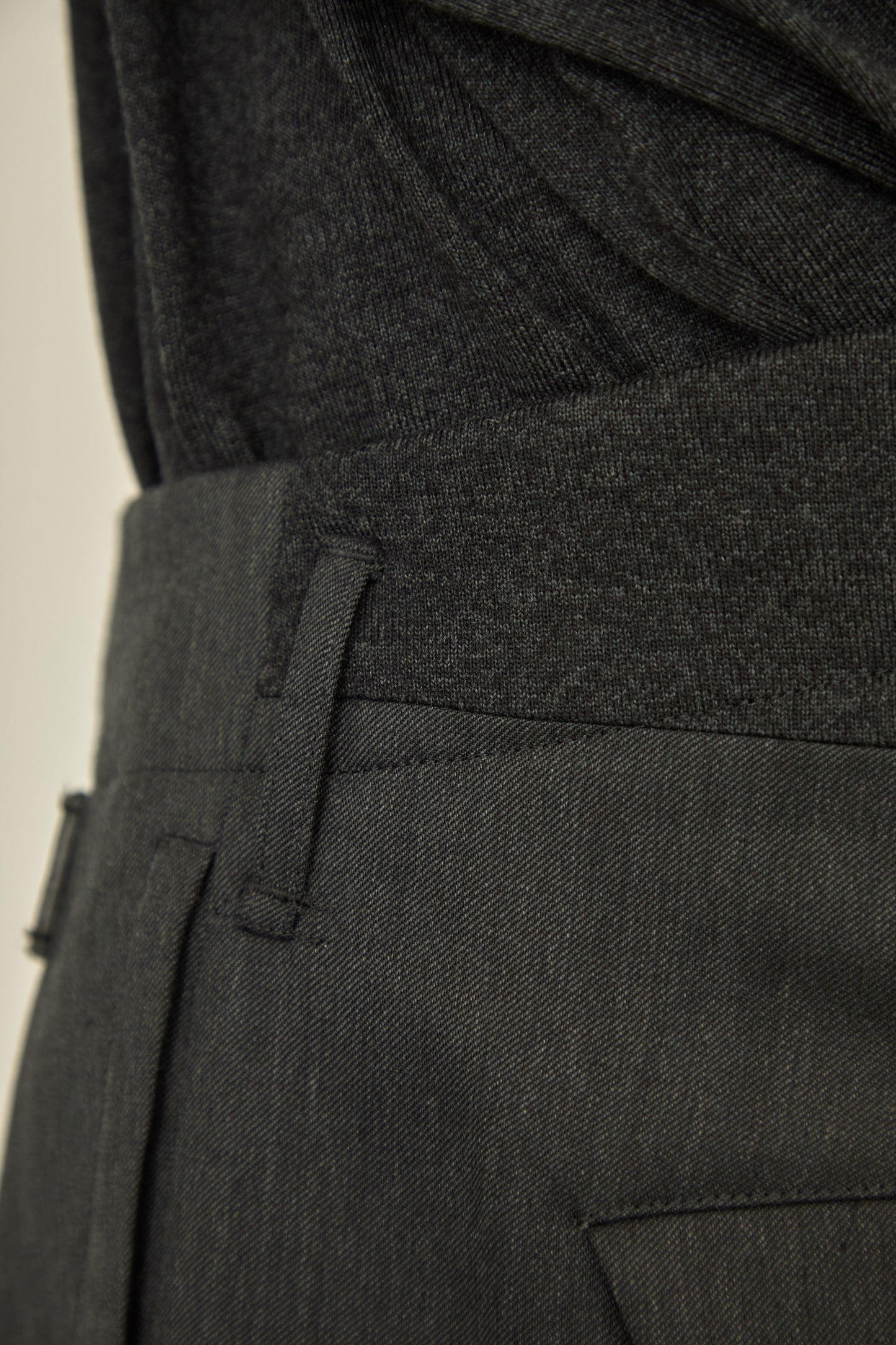i'm here : UN(I)FORM : " ONE " TUCK PANTS