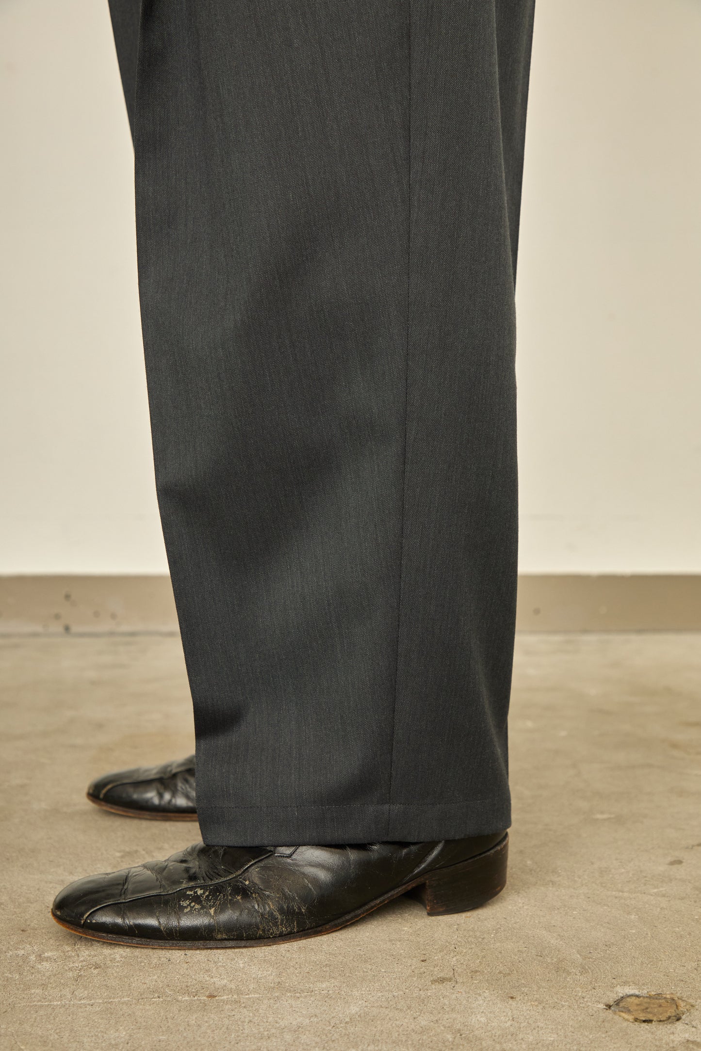 i'm here : UN(I)FORM : " ONE " TUCK PANTS