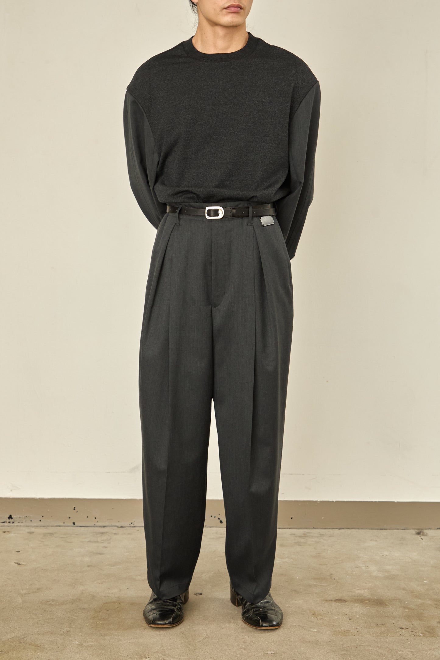 i'm here : UN(I)FORM : " ONE " TUCK PANTS