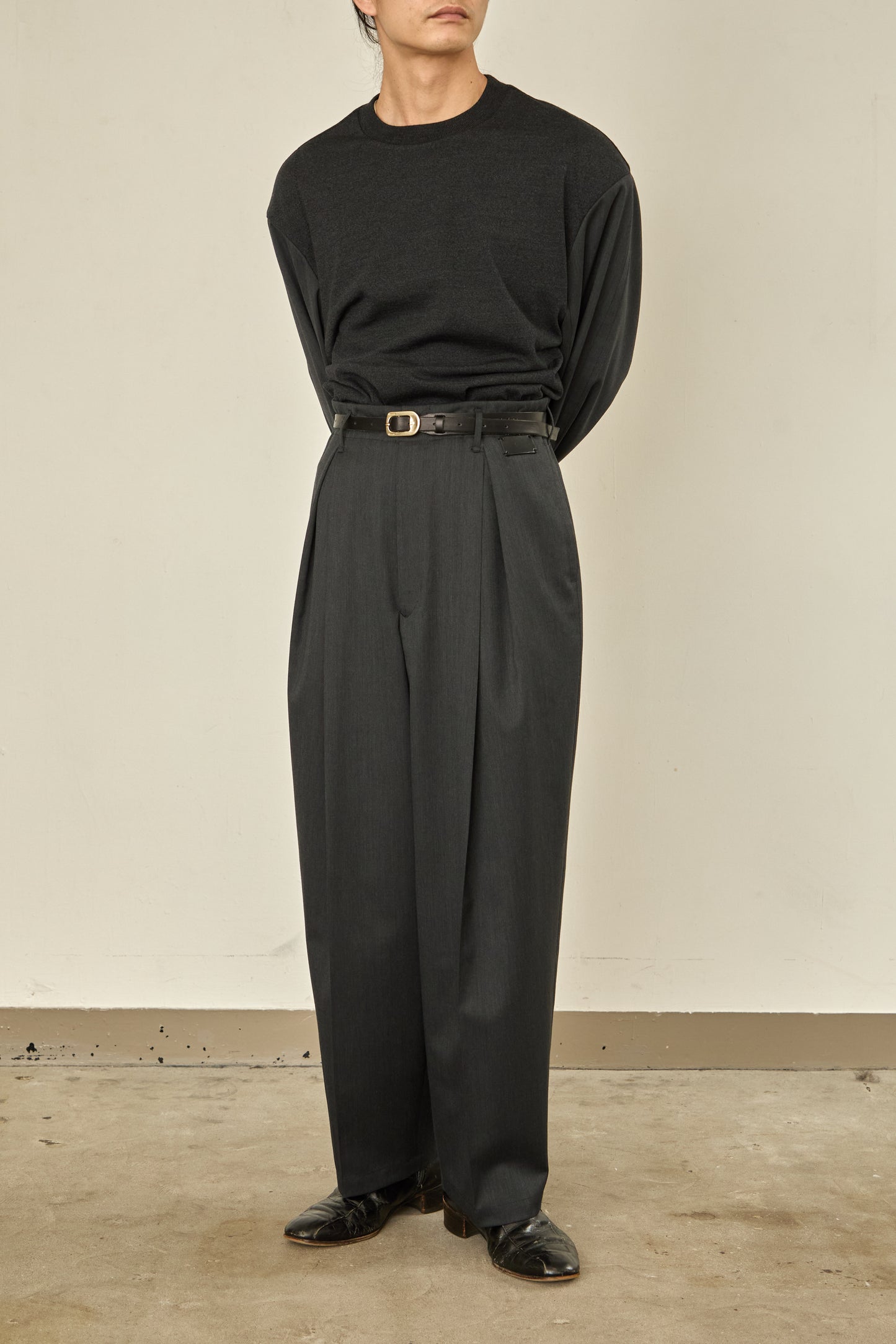 i'm here : UN(I)FORM : " ONE " TUCK PANTS