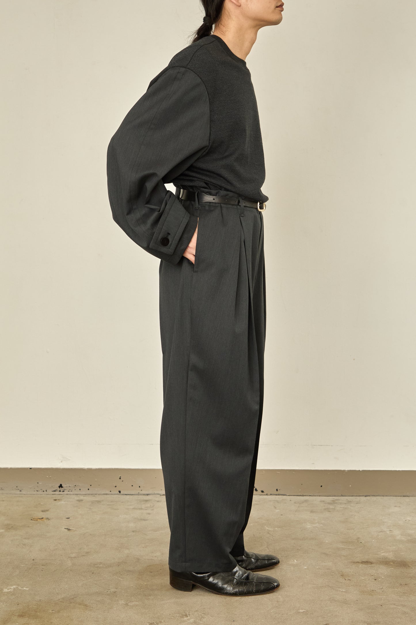 i'm here : UN(I)FORM : " ONE " TUCK PANTS
