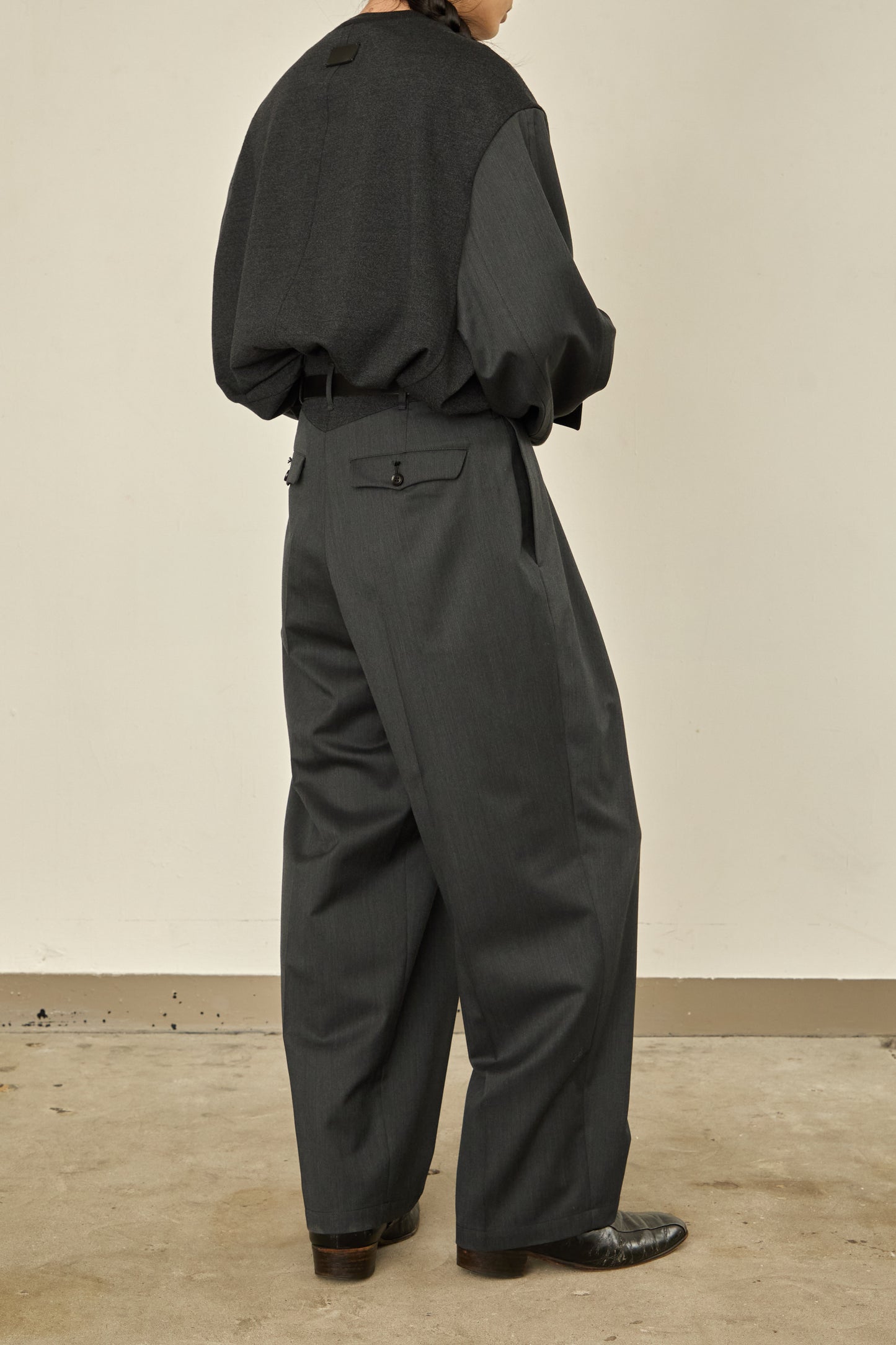 i'm here : UN(I)FORM : " ONE " TUCK PANTS