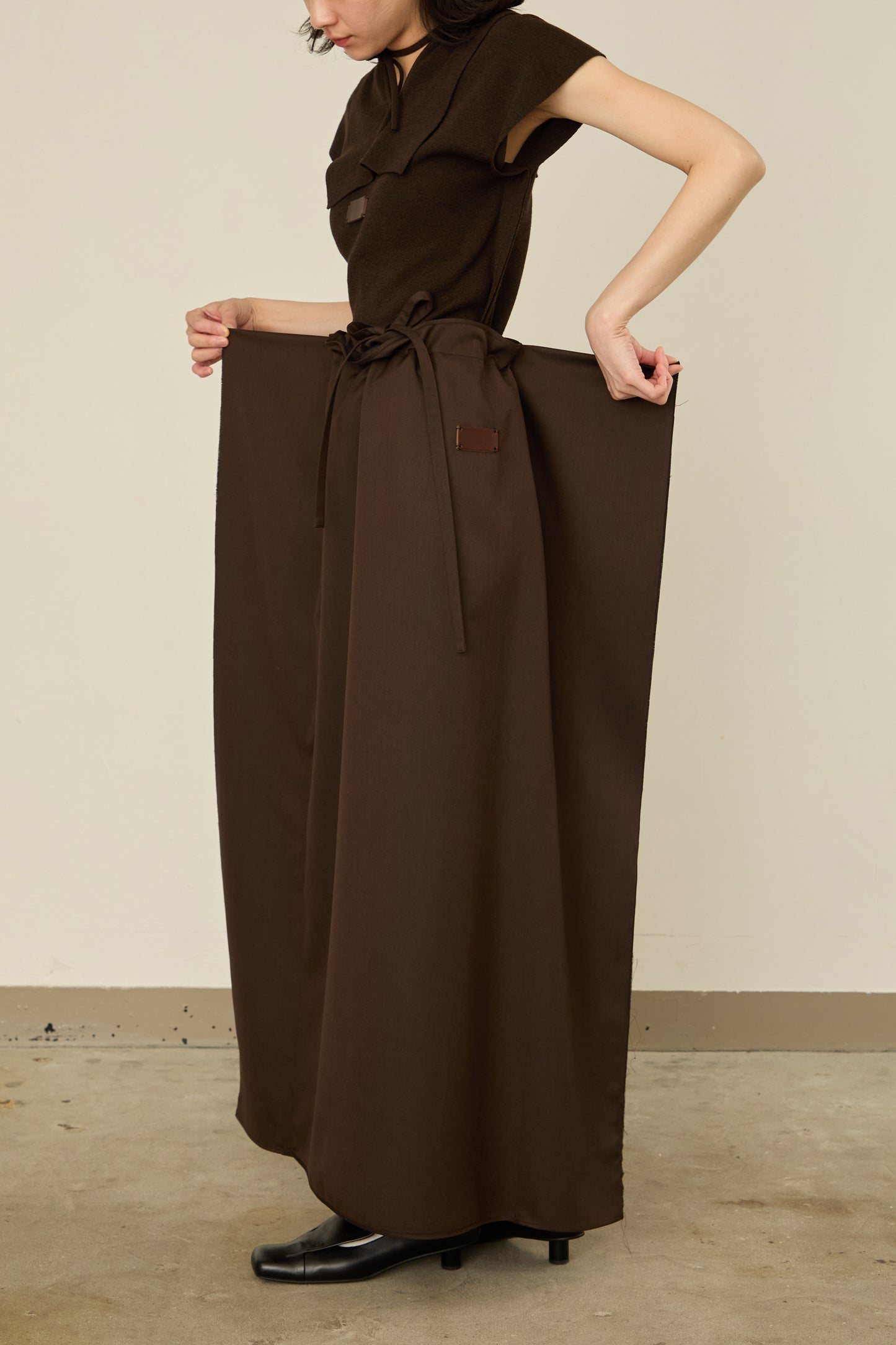 i'm here : UN(I)FORM : " FLAT " SKIRT